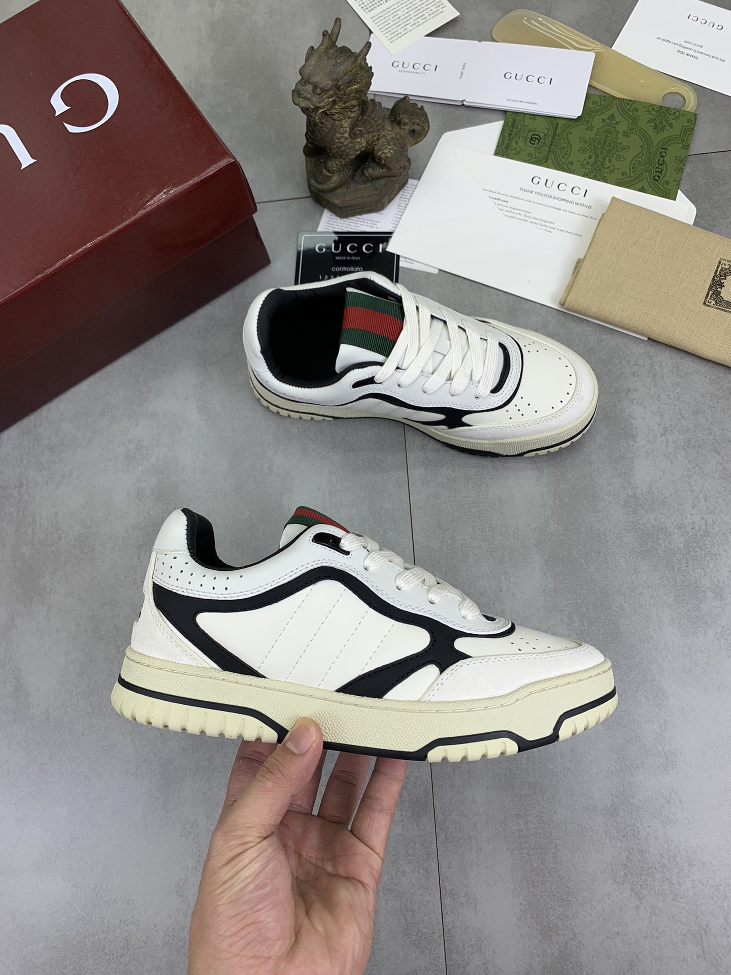 [GUCCI-구찌] 구찌 블랙 가죽 웹 로우 스니커즈