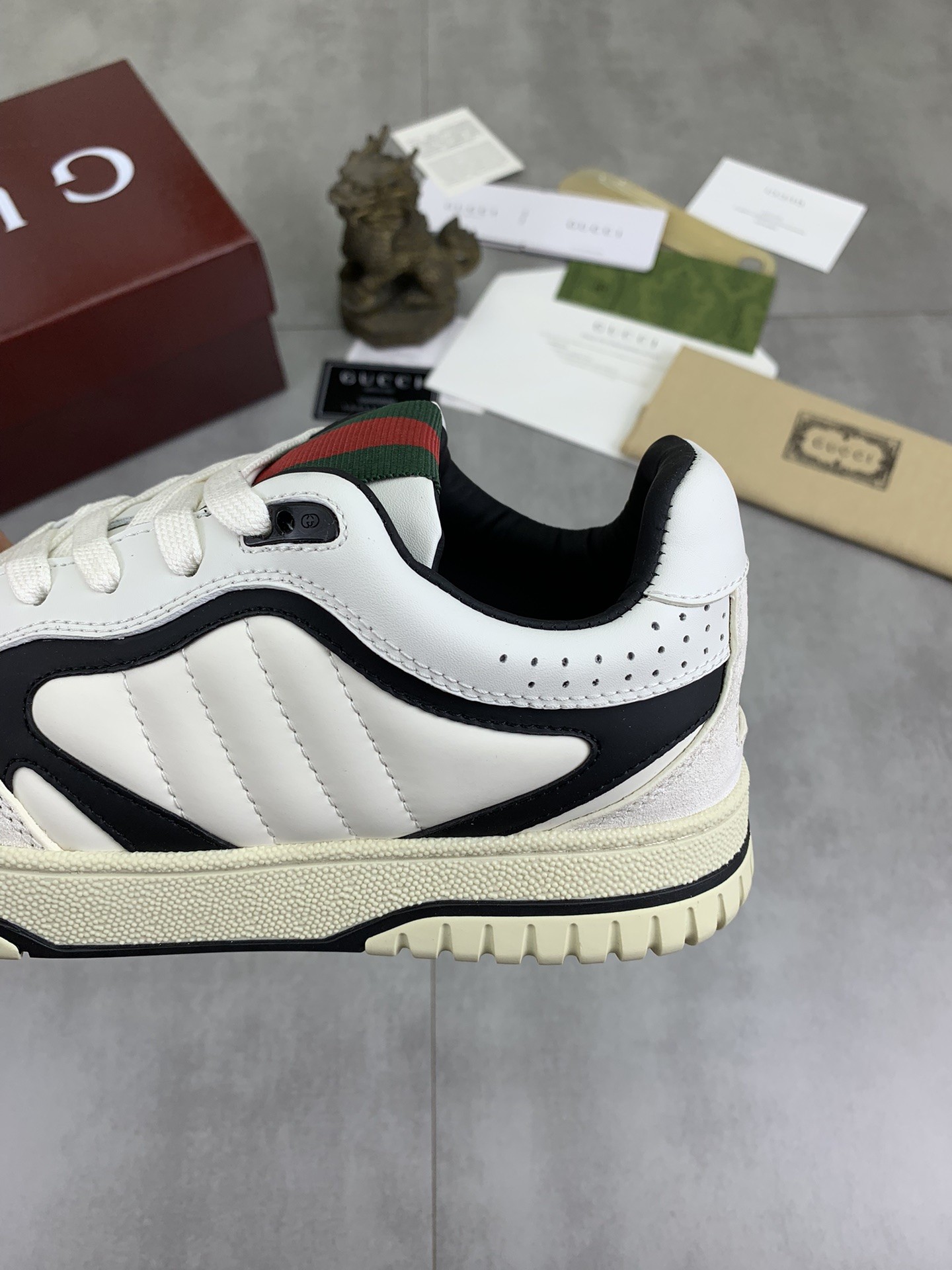 [GUCCI-구찌] 구찌 블랙 가죽 웹 로우 스니커즈