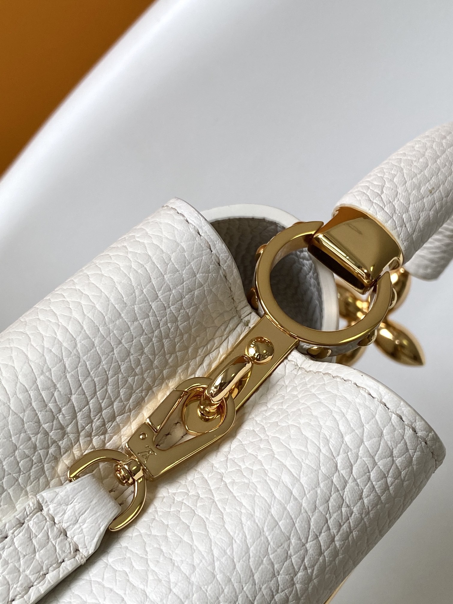 [LOUIS VUITTON-루이비통] 루이비통 카푸신 미니 클러치 M23943