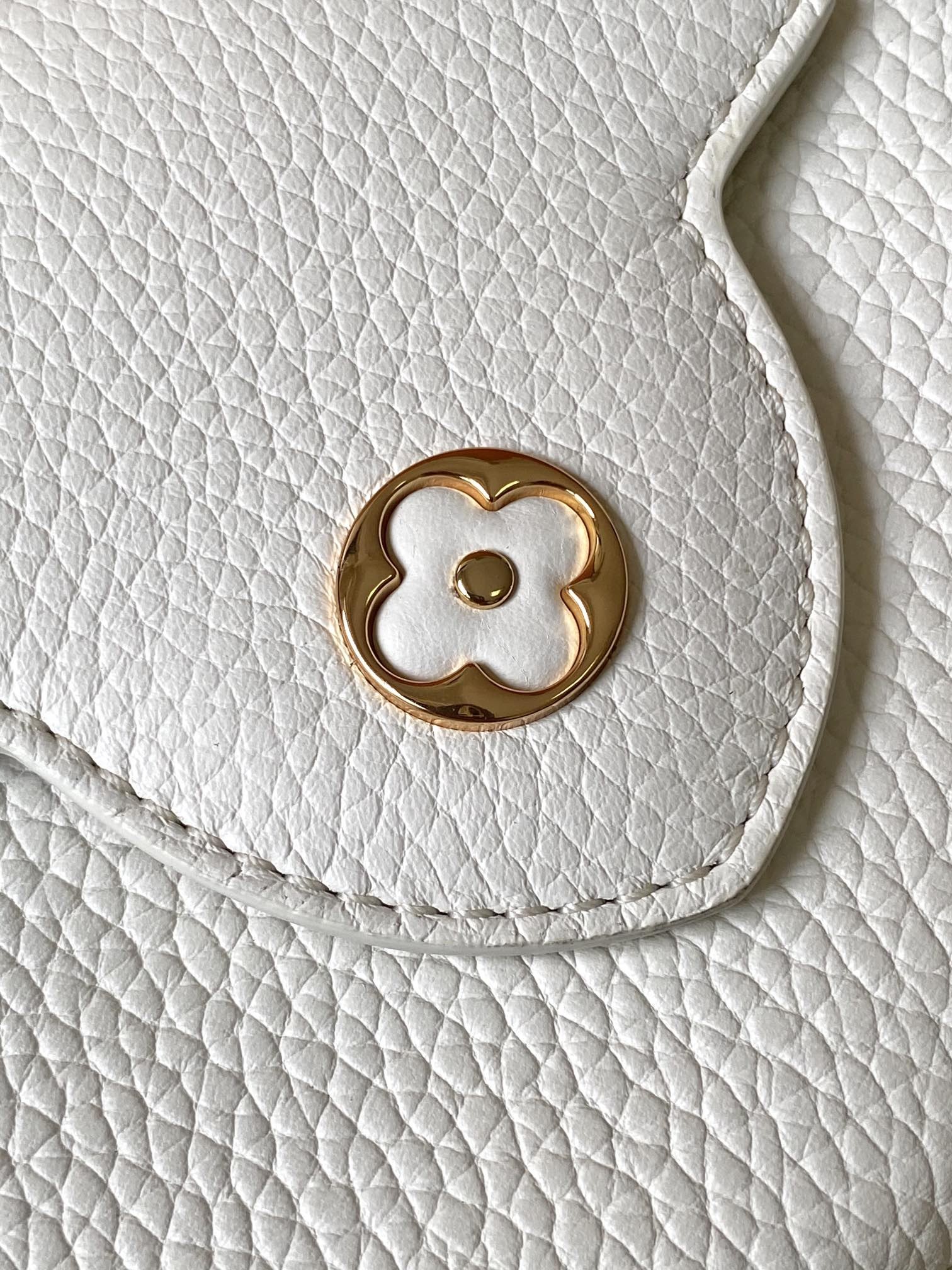 [LOUIS VUITTON-루이비통] 루이비통 카푸신 미니 클러치 M23943