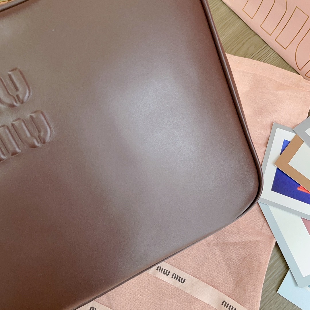 [MIU MIU-미우미우] 미우미우 가죽 탑 핸들 볼링백