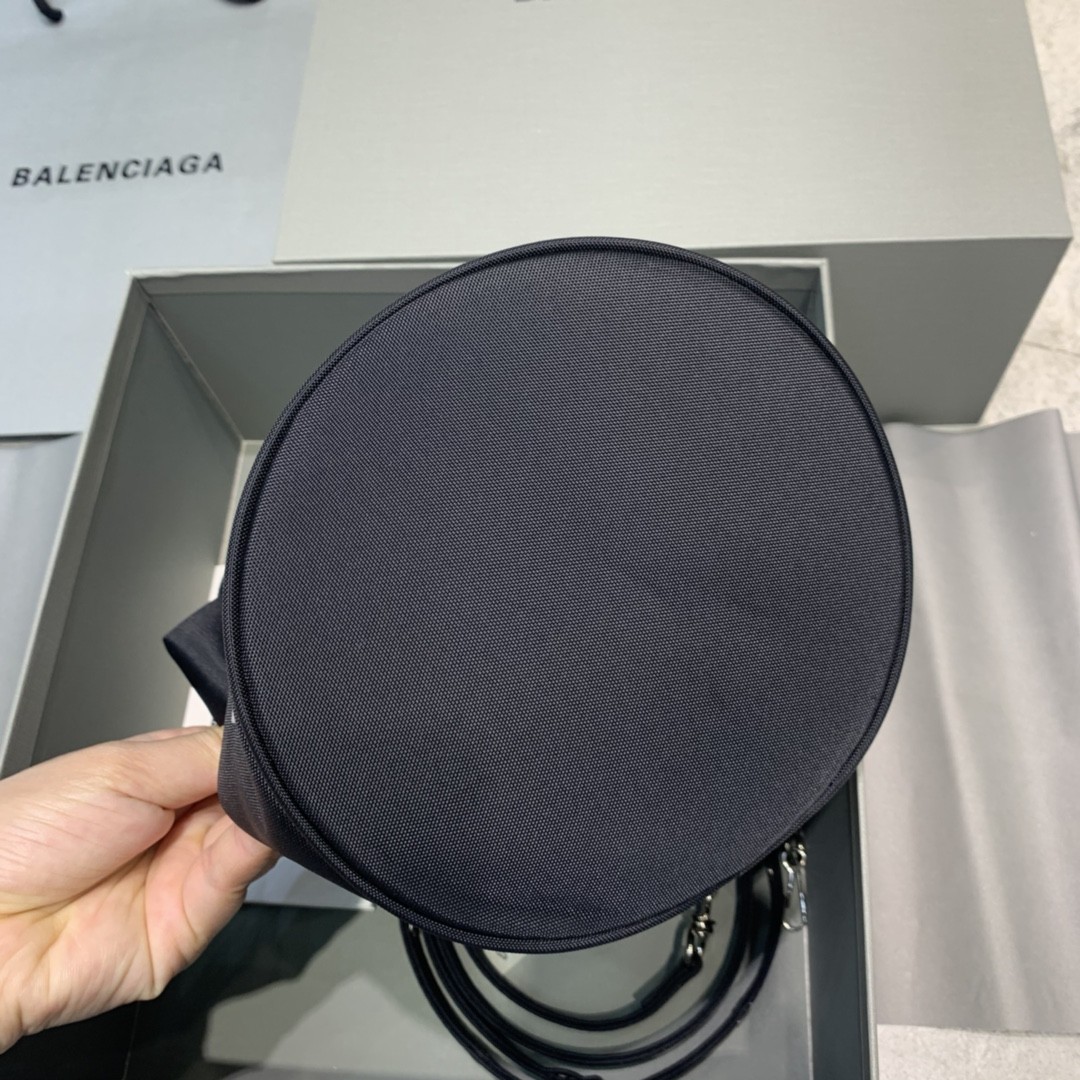 발렌시아가 버킷백