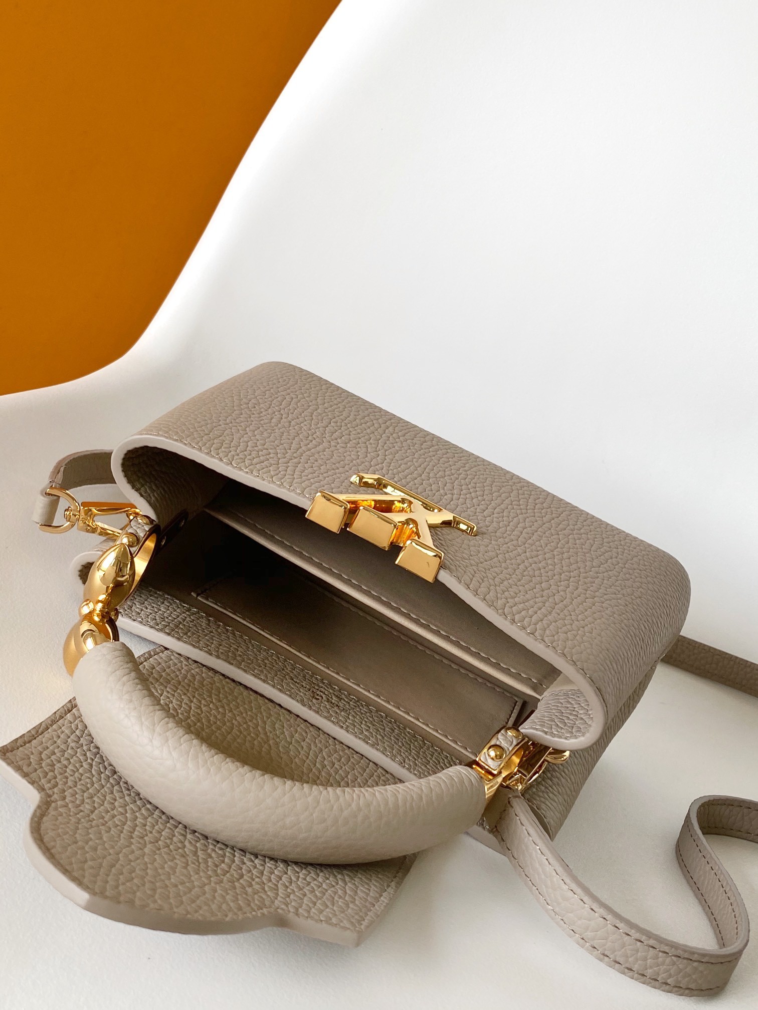 [LOUIS VUITTON-루이비통] 루이비통 루이비통 카퓌신 미니 M23943