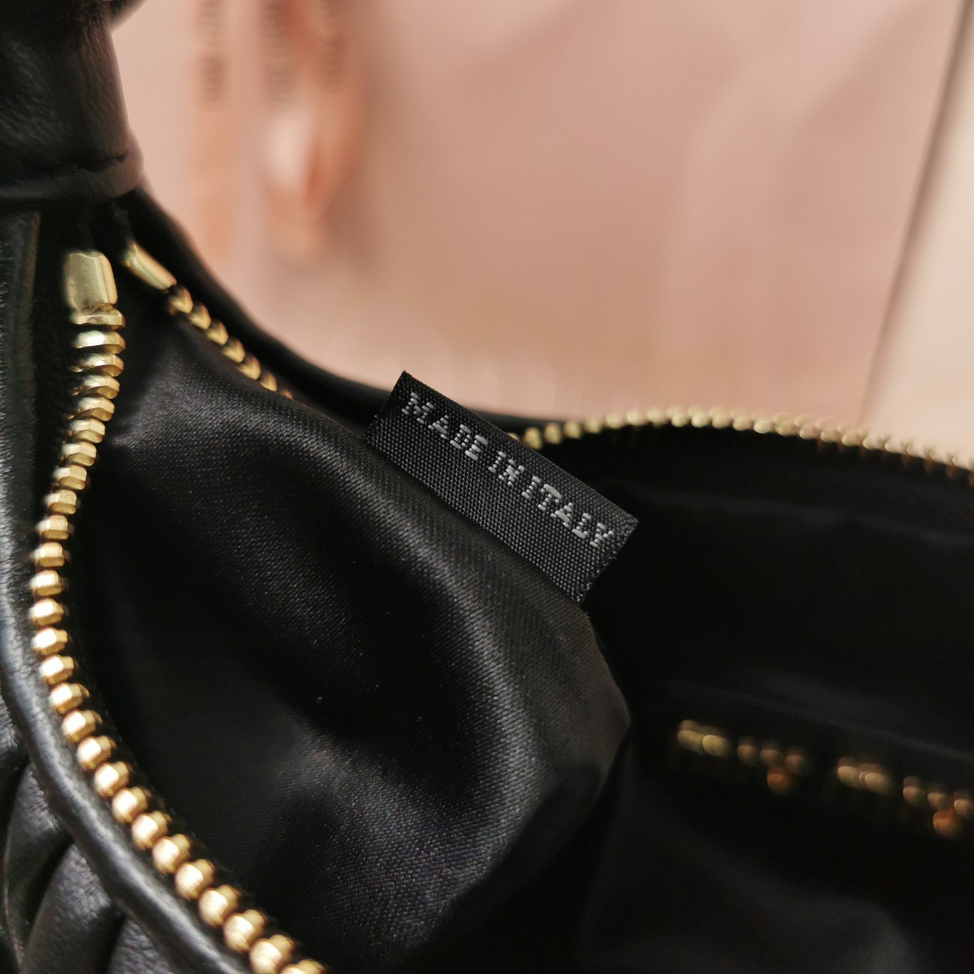 [MIU MIU-미우미우] 미우미우 마틀라세 나파 미니 크로스백