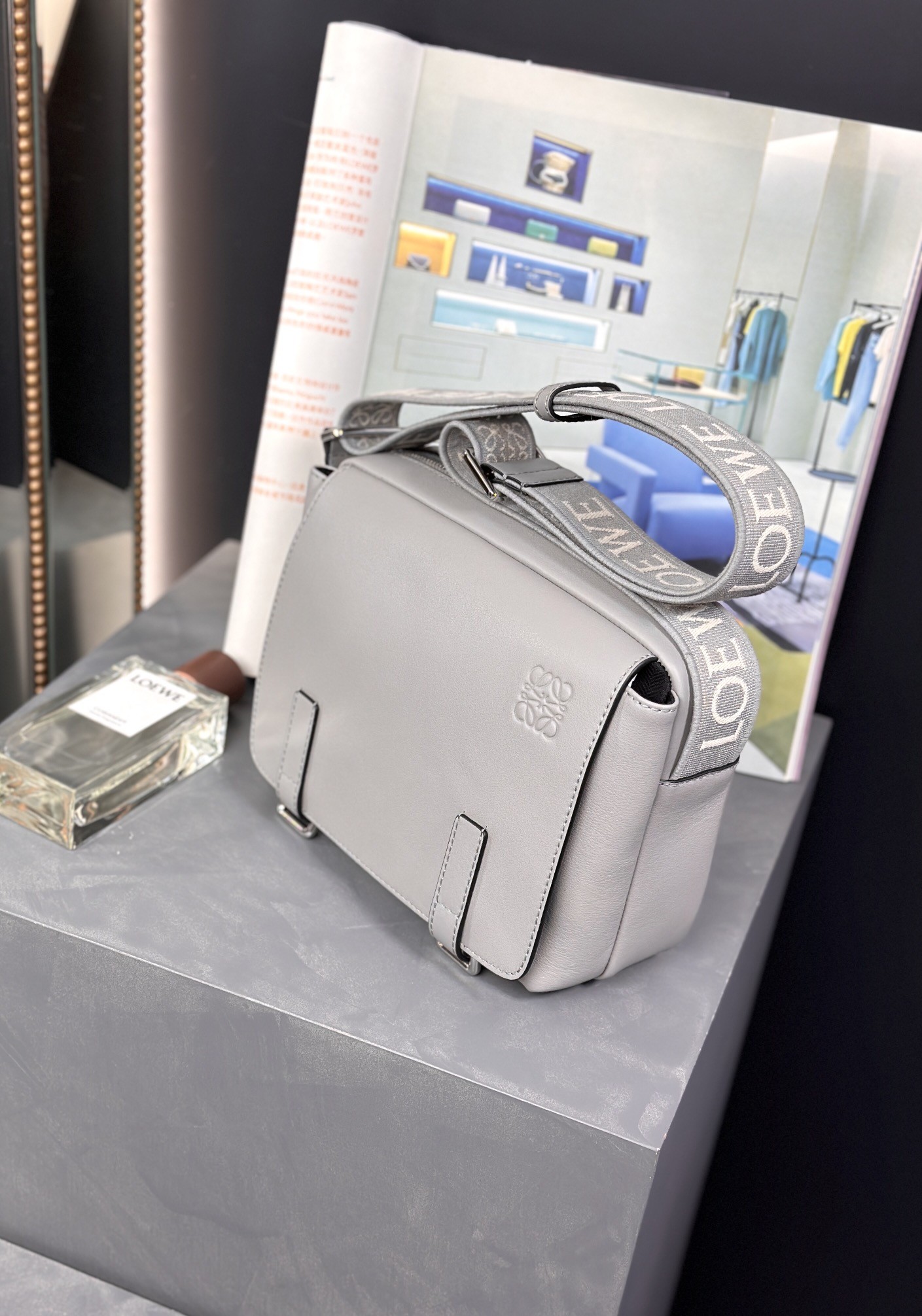 로에베 밀리터리 메신저백