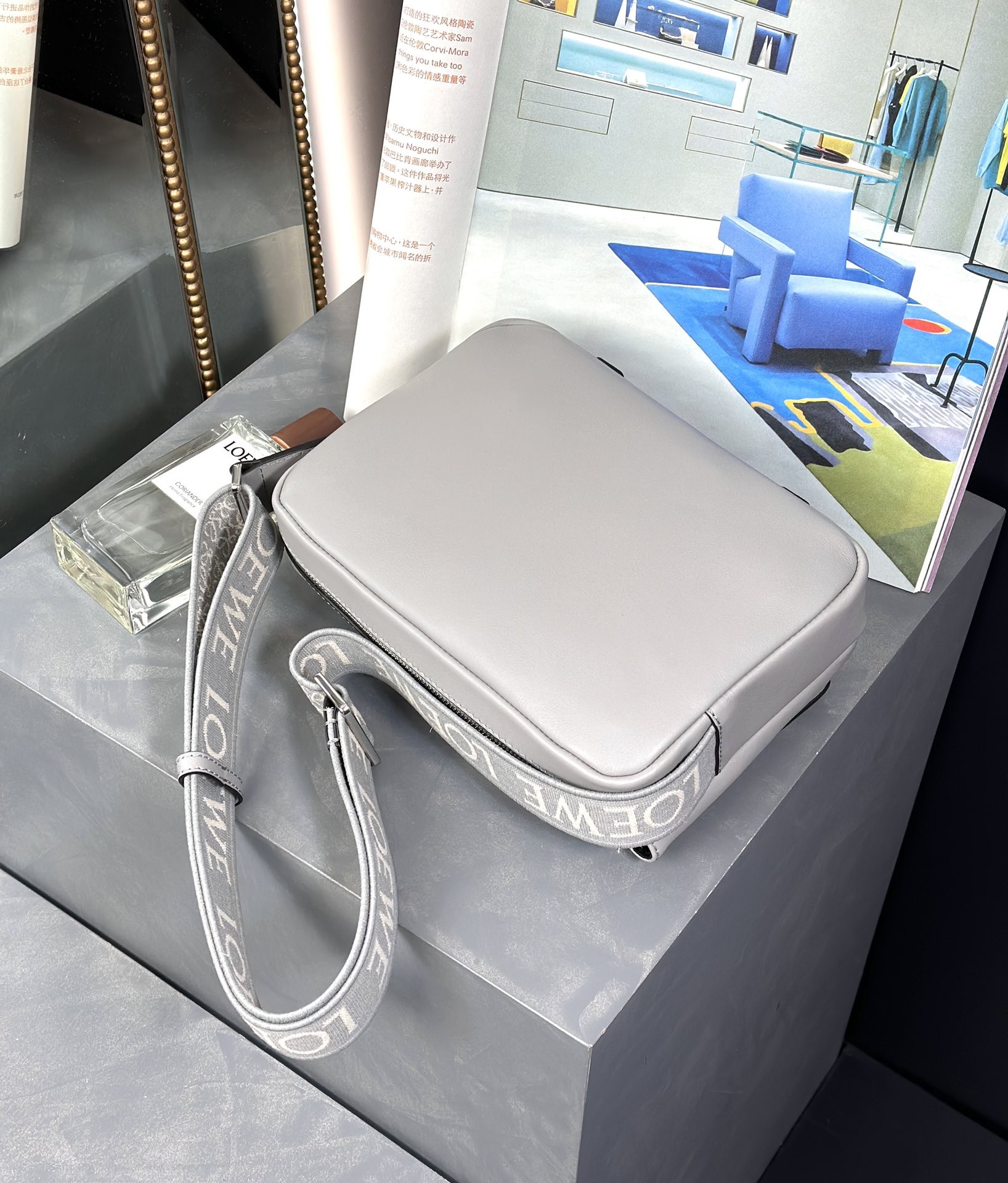 로에베 밀리터리 메신저백