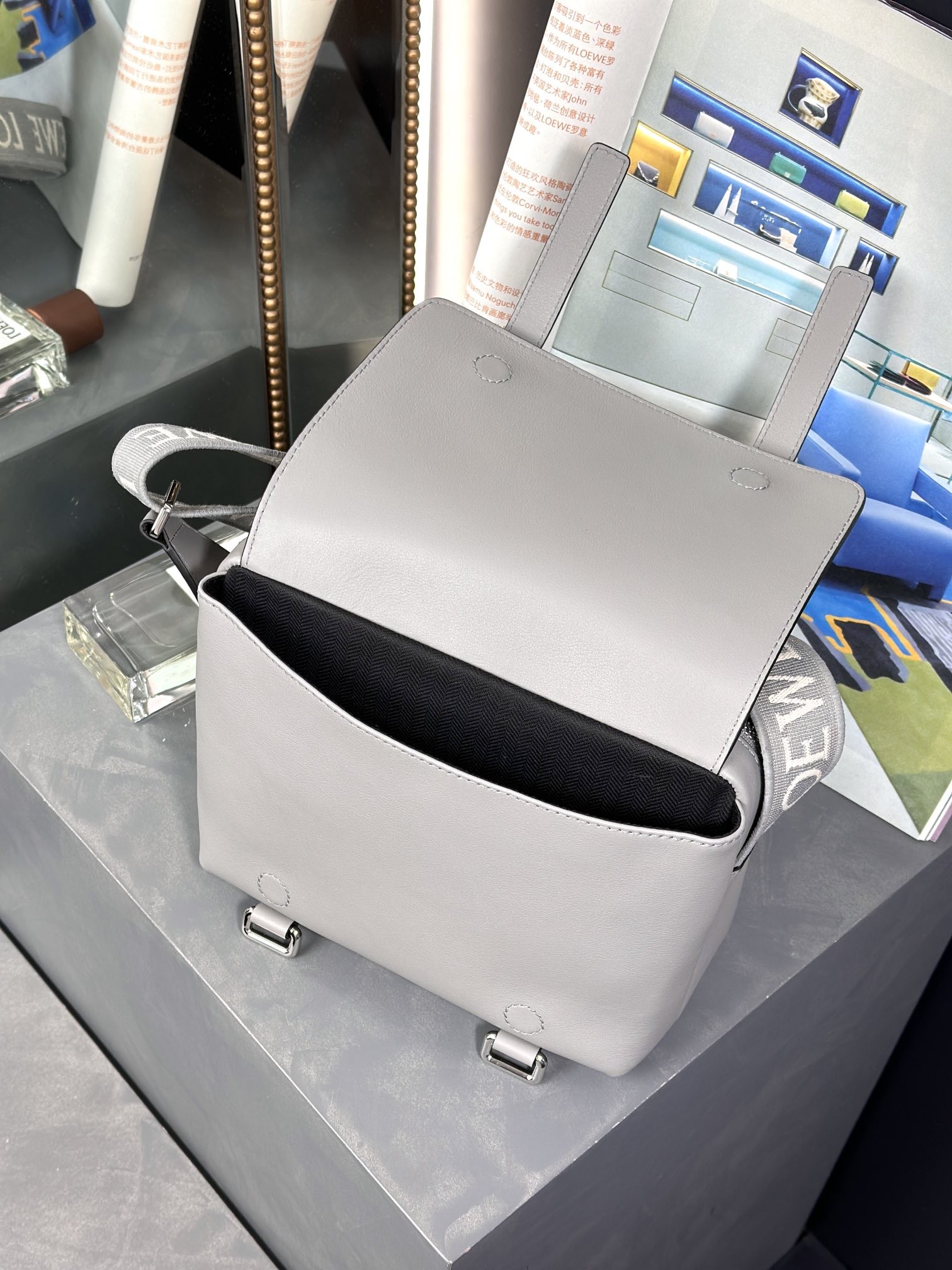 로에베 밀리터리 메신저백