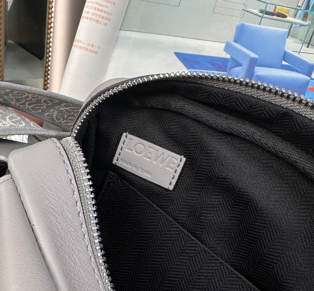 로에베 밀리터리 메신저백