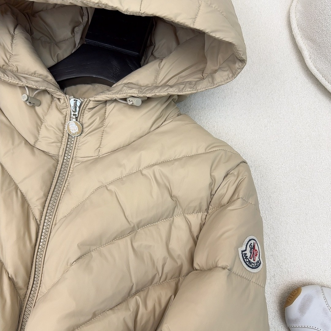 [MONCLER-몽클레어] 몽클레어 로고 패치다운 패딩