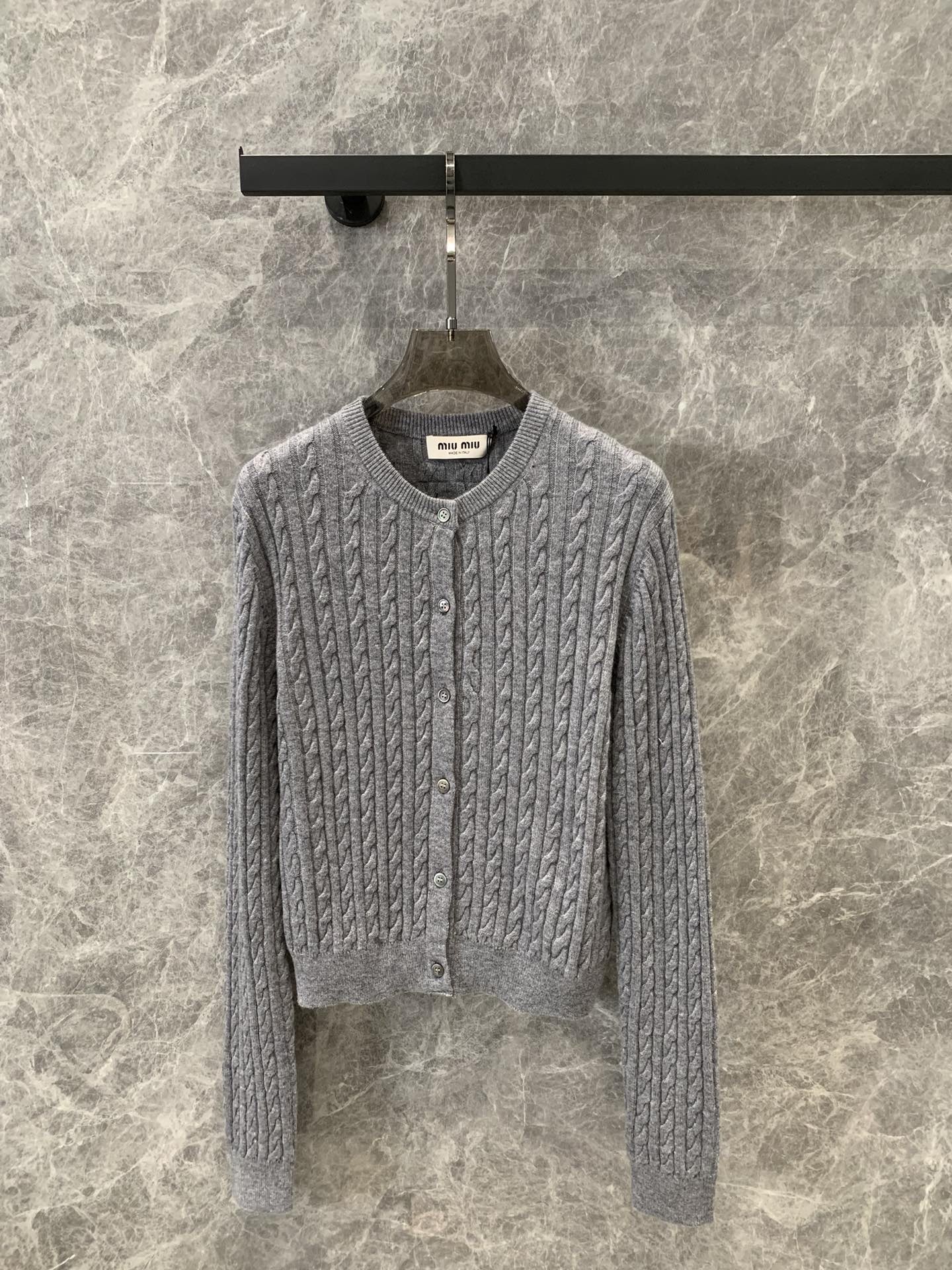 [MIUMIU-미우미우] 미우미우 라운드 꽈배기 가디건