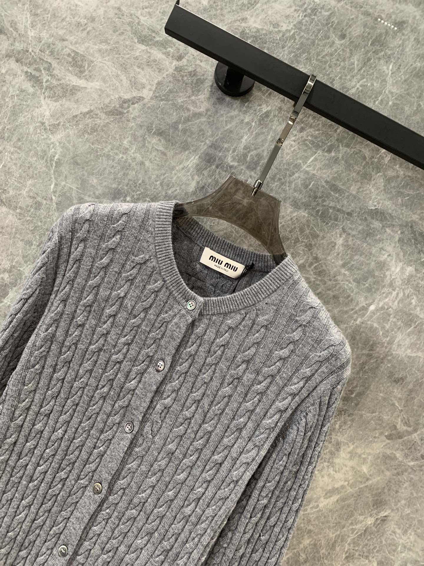 [MIUMIU-미우미우] 미우미우 라운드 꽈배기 가디건