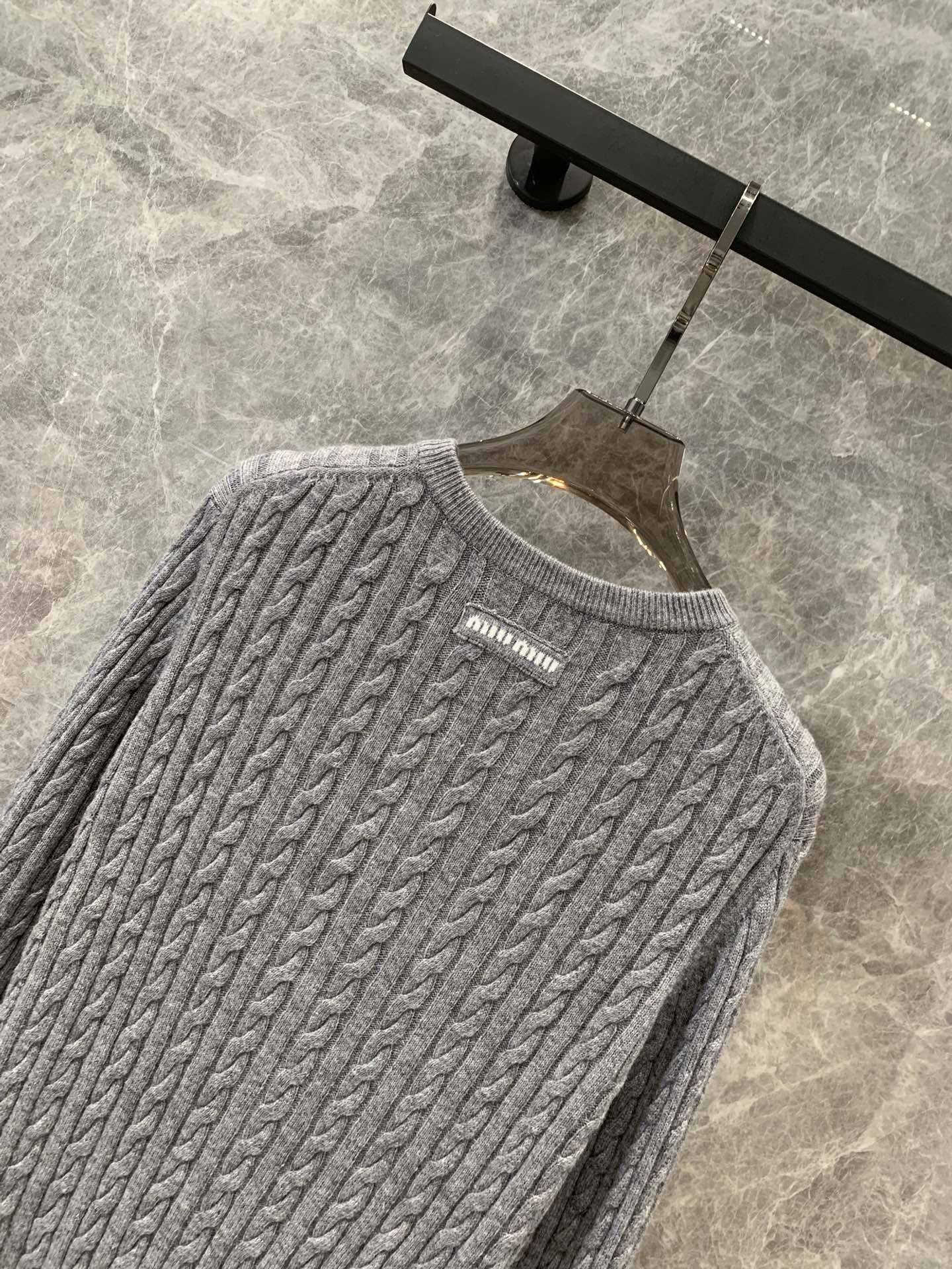 [MIUMIU-미우미우] 미우미우 라운드 꽈배기 가디건