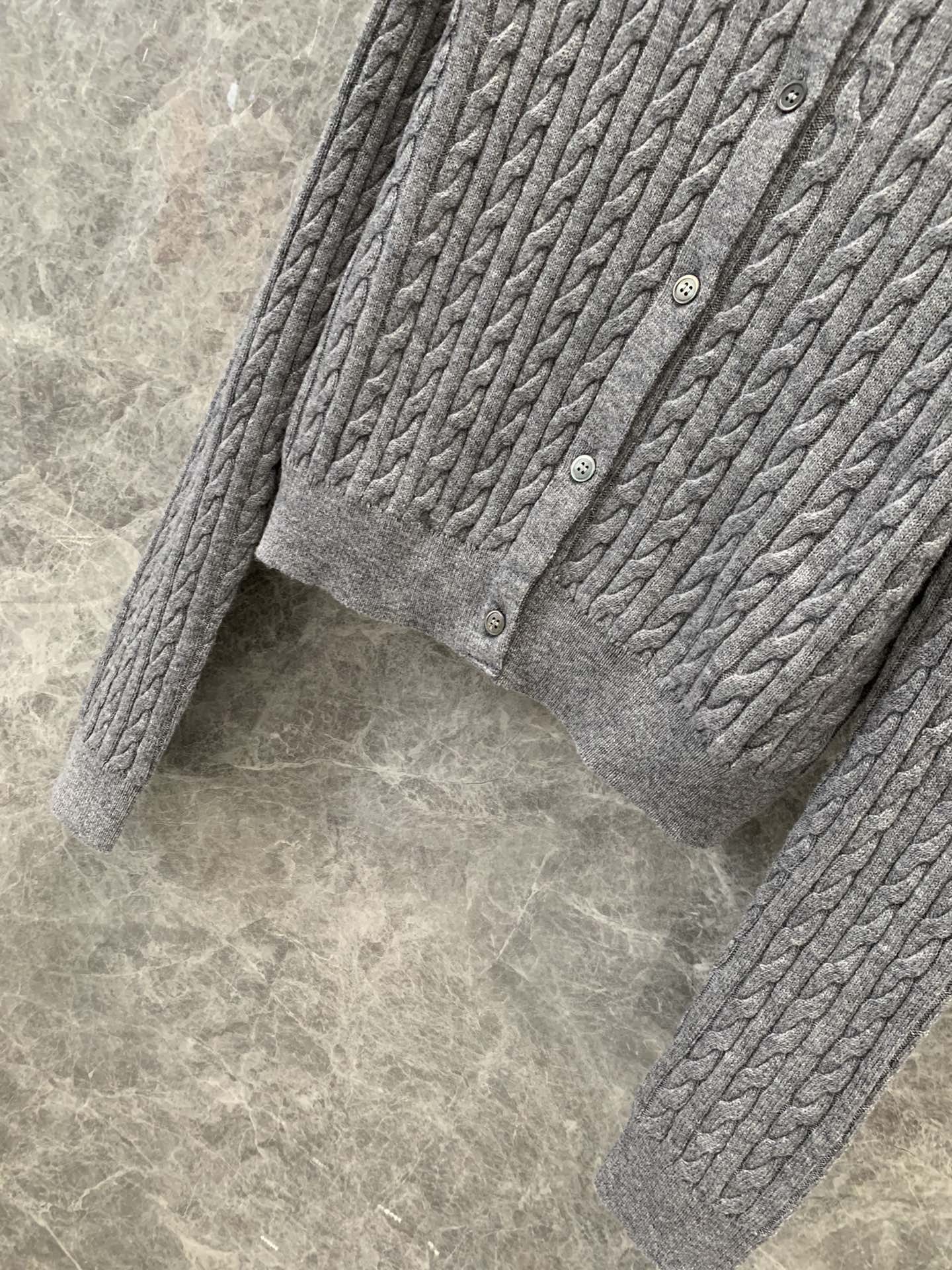 [MIUMIU-미우미우] 미우미우 라운드 꽈배기 가디건