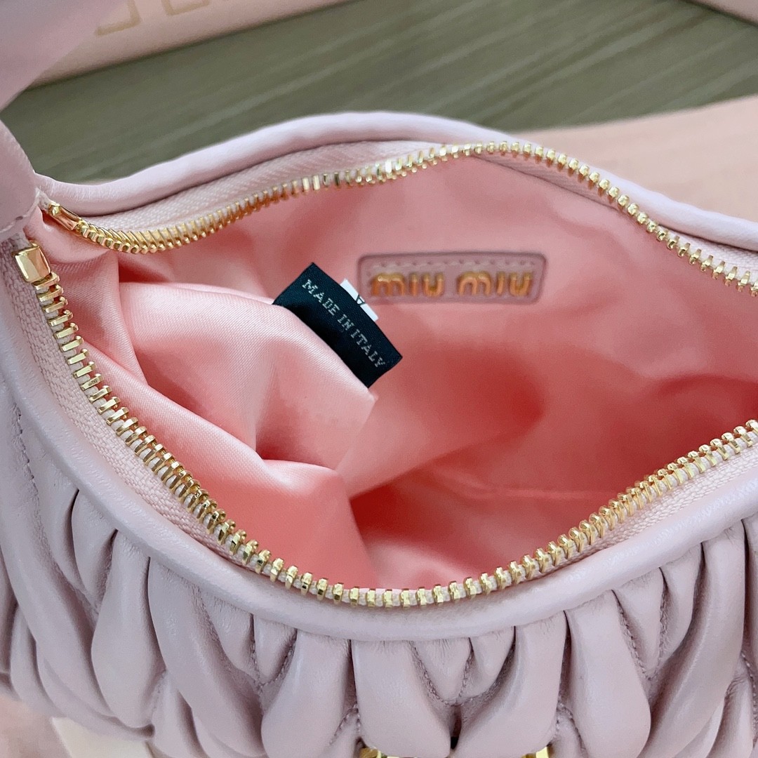 [MIU MIU-미우미우] 미우미우 마틀라쎄 완더백