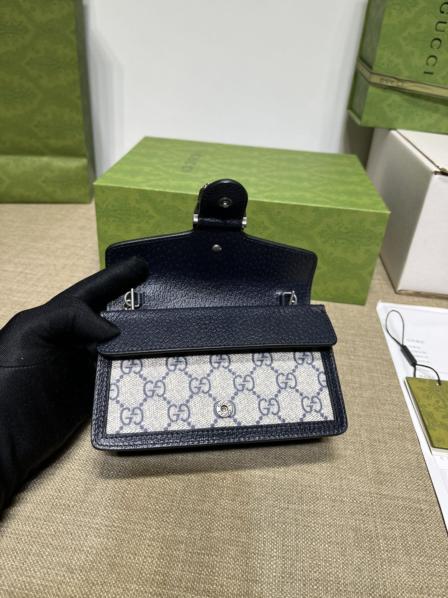 구찌 오피디아 GG 수프림 스몰 숄더백