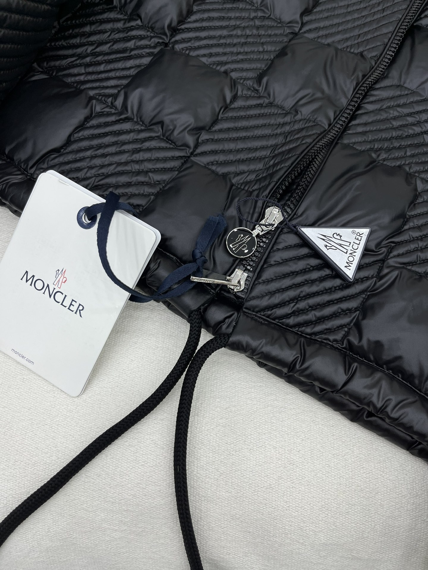 [MONCLER-몽클레어] 몽클레어 쇼트 다운 재킷