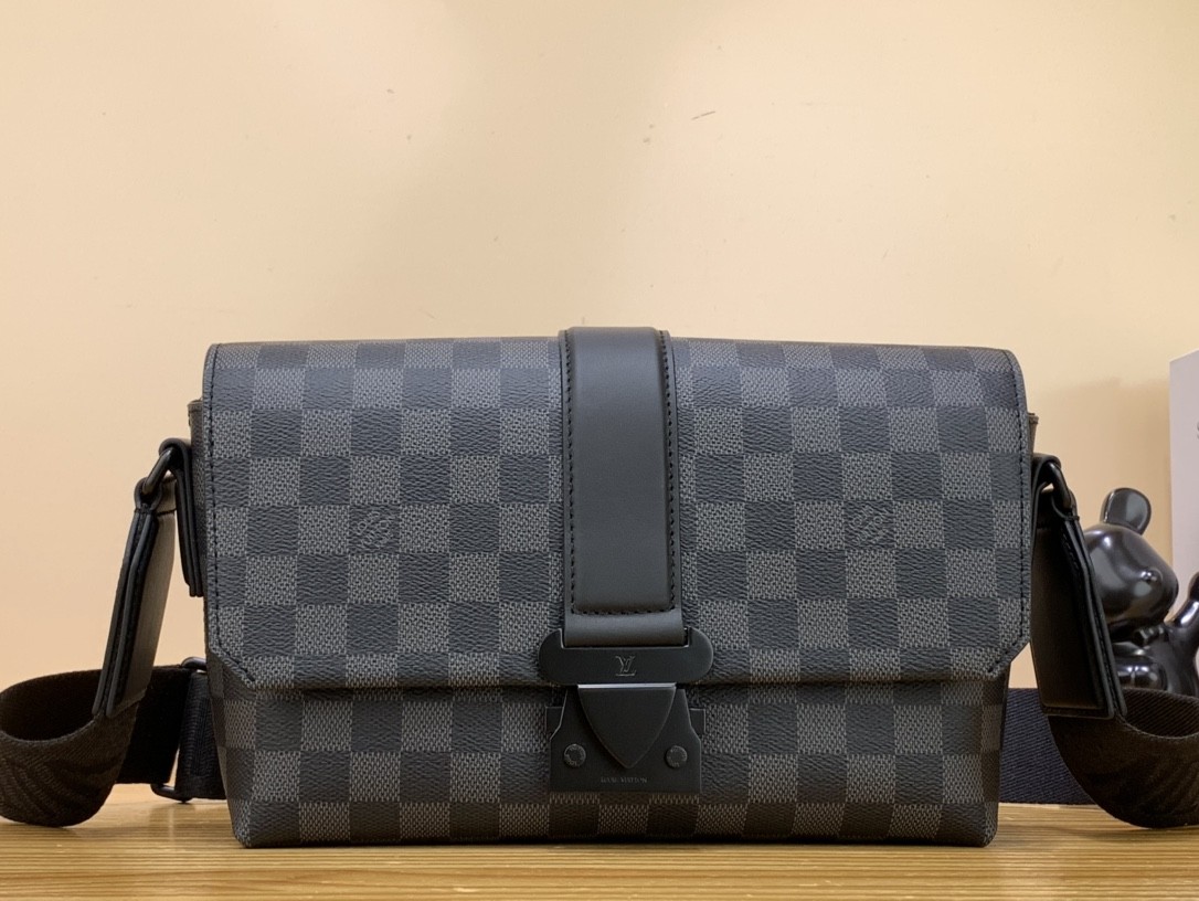 [LOUIS VUITTON-루이비통] 루이비통 S 케이프 메신저 크로스백