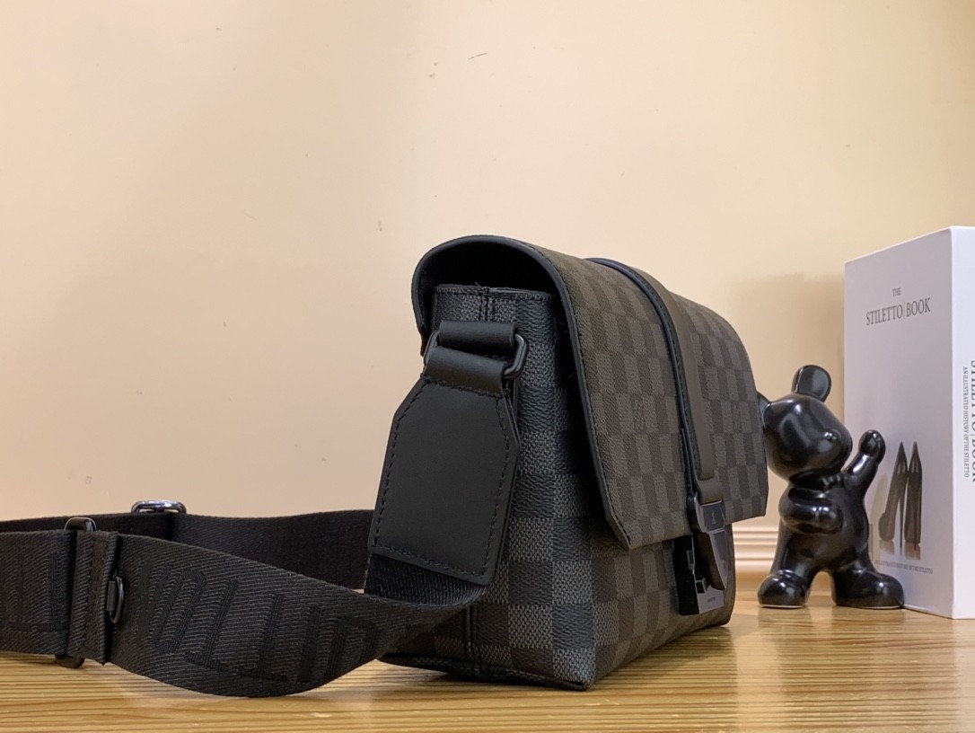 [LOUIS VUITTON-루이비통] 루이비통 S 케이프 메신저 크로스백