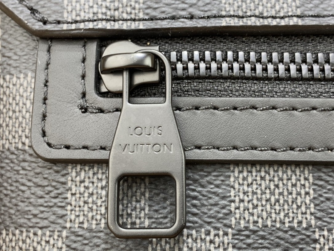 [LOUIS VUITTON-루이비통] 루이비통 S 케이프 메신저 크로스백