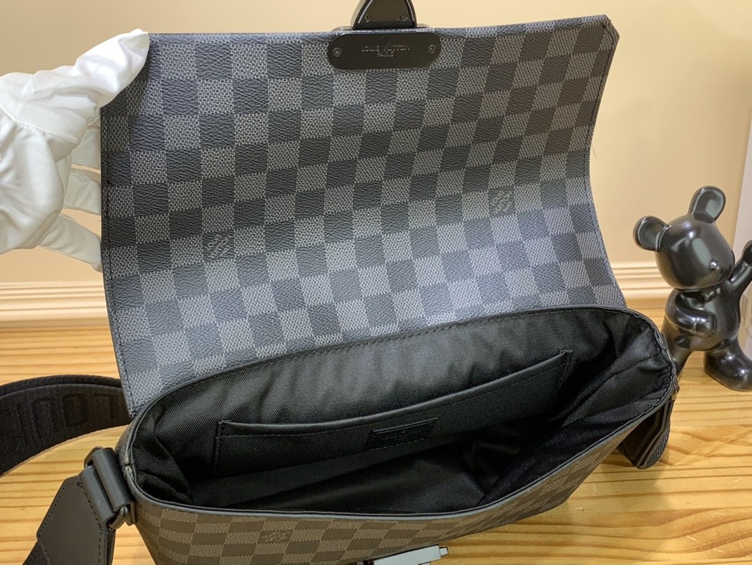 [LOUIS VUITTON-루이비통] 루이비통 S 케이프 메신저 크로스백