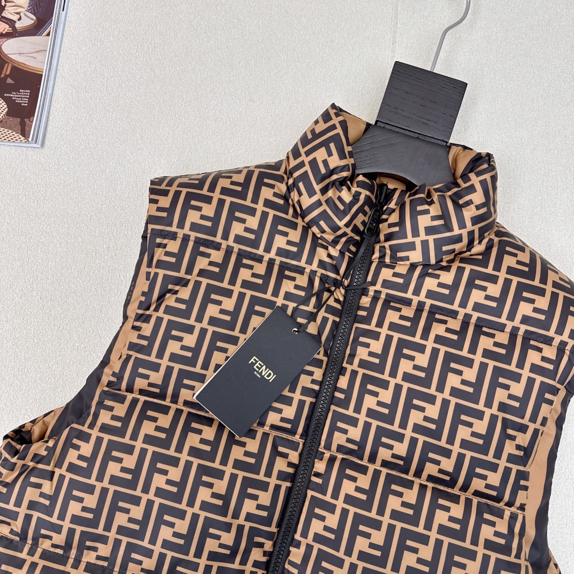 [MONCLER-몽클레어] 몽클레어 펜디 로고 리버서블 GILET 패딩조끼