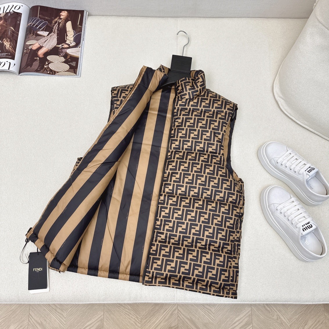 [MONCLER-몽클레어] 몽클레어 펜디 로고 리버서블 GILET 패딩조끼