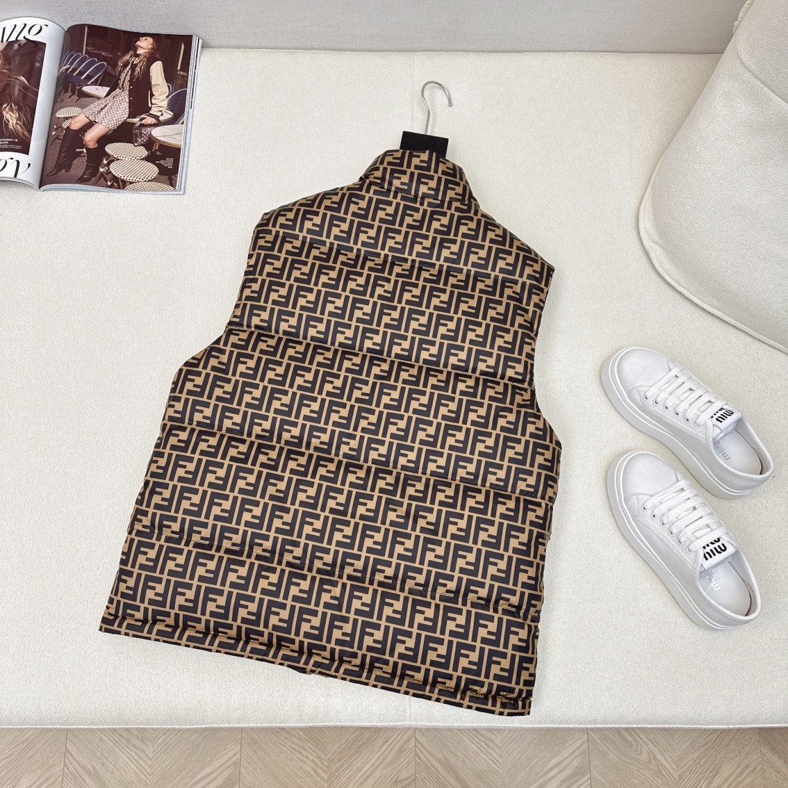 [MONCLER-몽클레어] 몽클레어 펜디 로고 리버서블 GILET 패딩조끼