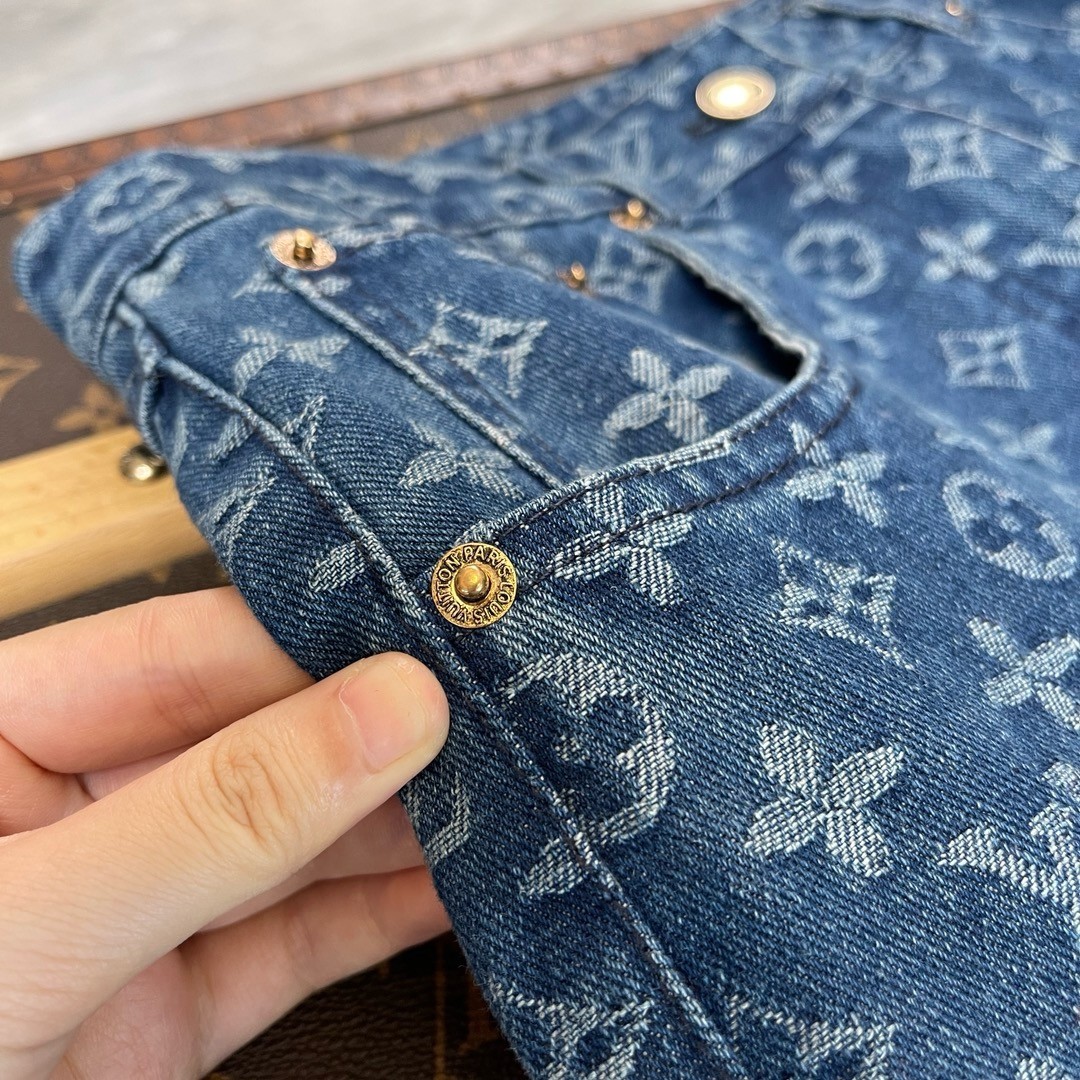 [LOUIS VUITTON-루이비통] 루이비통 로고인쇄 데님 청바지