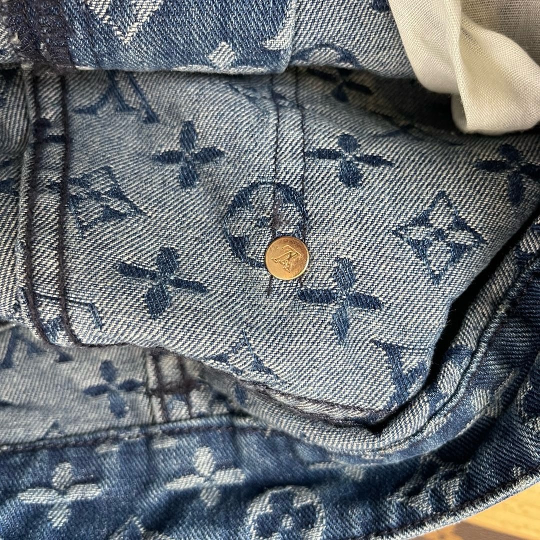 [LOUIS VUITTON-루이비통] 루이비통 로고인쇄 데님 청바지