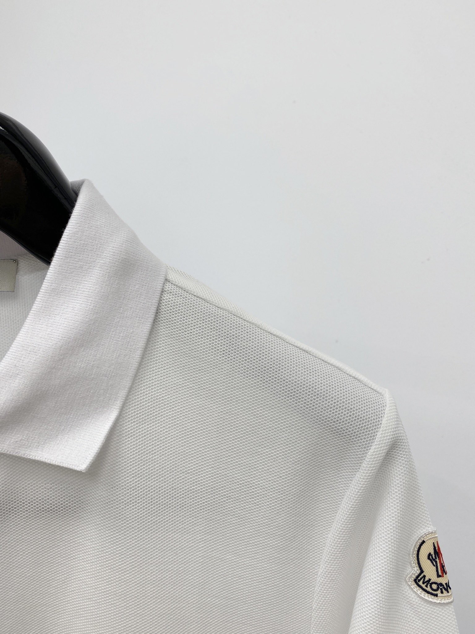 [MONCLER-몽클레어] 몽클레어 로고 패치 피케 셔츠 화이트