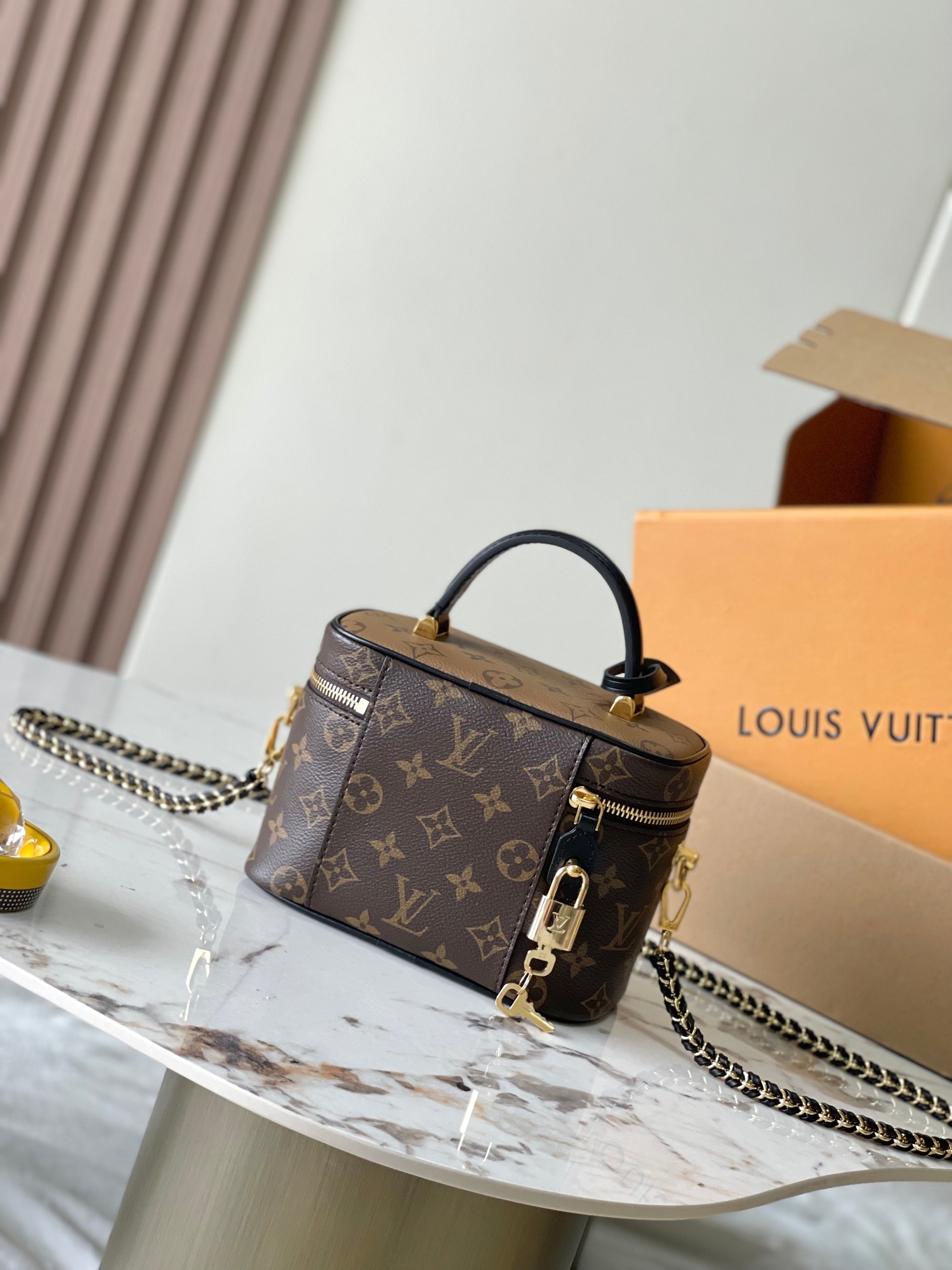 [LOUIS VUITTON-루이비통] 루이비통  베니티 M47158