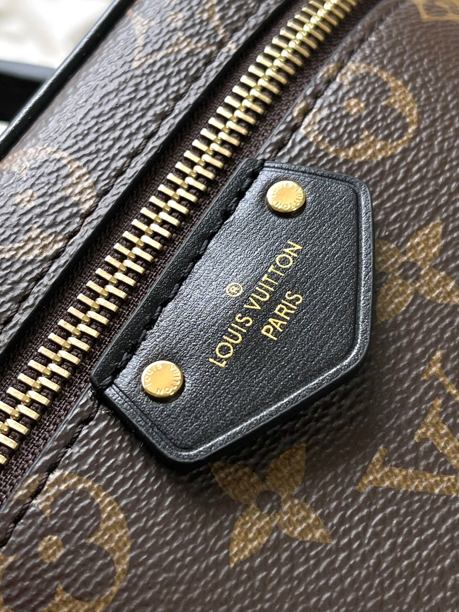 [LOUIS VUITTON-루이비통] 루이비통  베니티 M47158