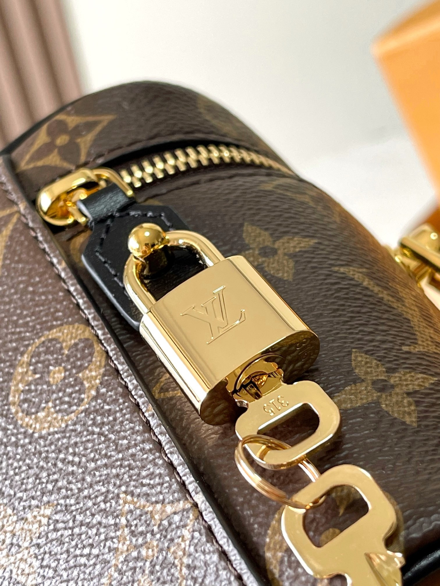 [LOUIS VUITTON-루이비통] 루이비통  베니티 M47158