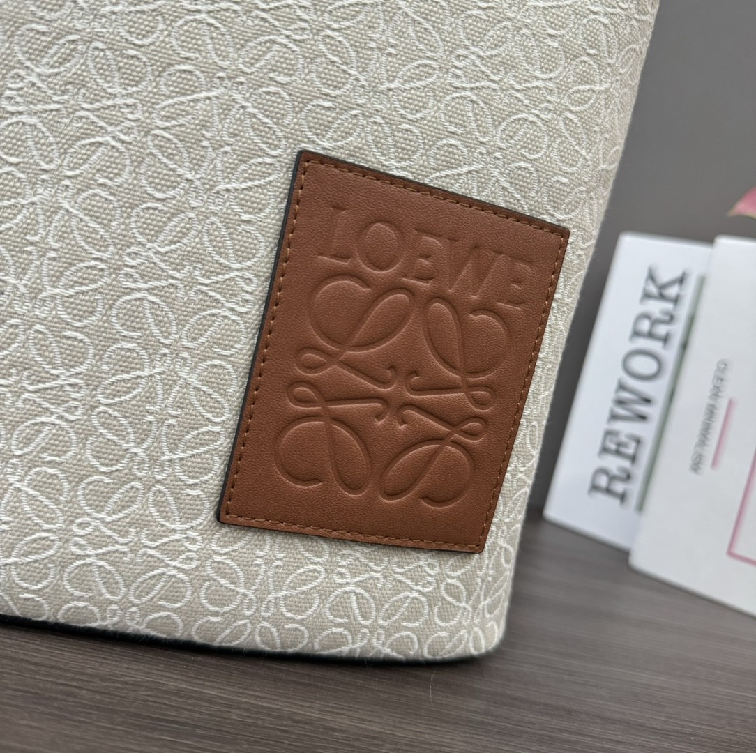 [LOEWE-로에베] 로에베 아나그램 자카드 앤 카프스킨 에크루 탄