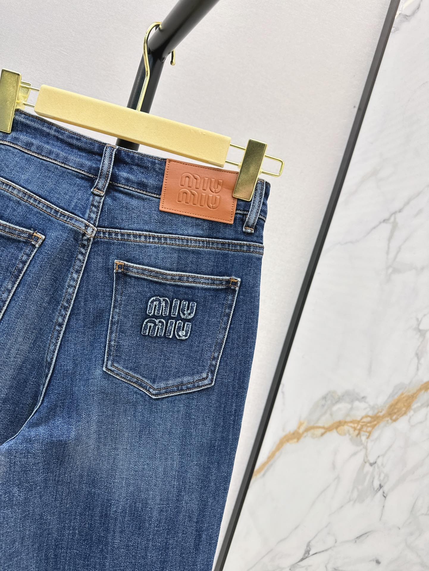 [MIU MIU-미우미우] 미우미우 시슬리 부츠컷 데님 팬츠