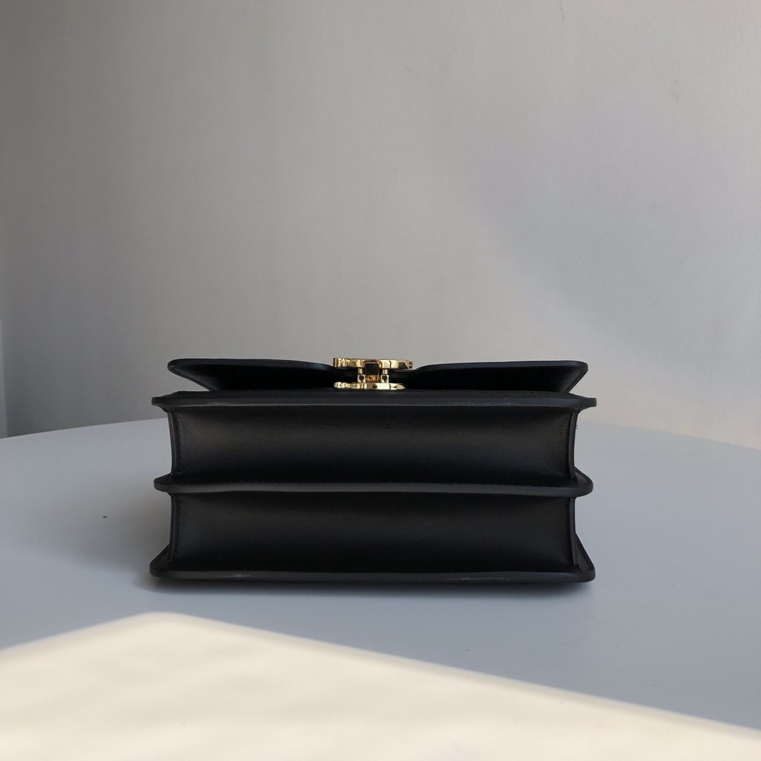 버버리 TB로고 숄더백