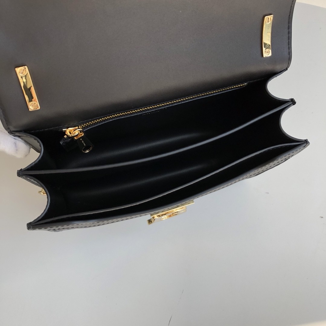 버버리 TB로고 숄더백