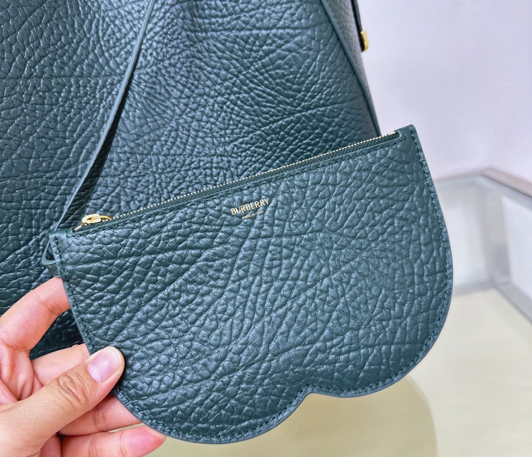 버버리 체스 숄더백