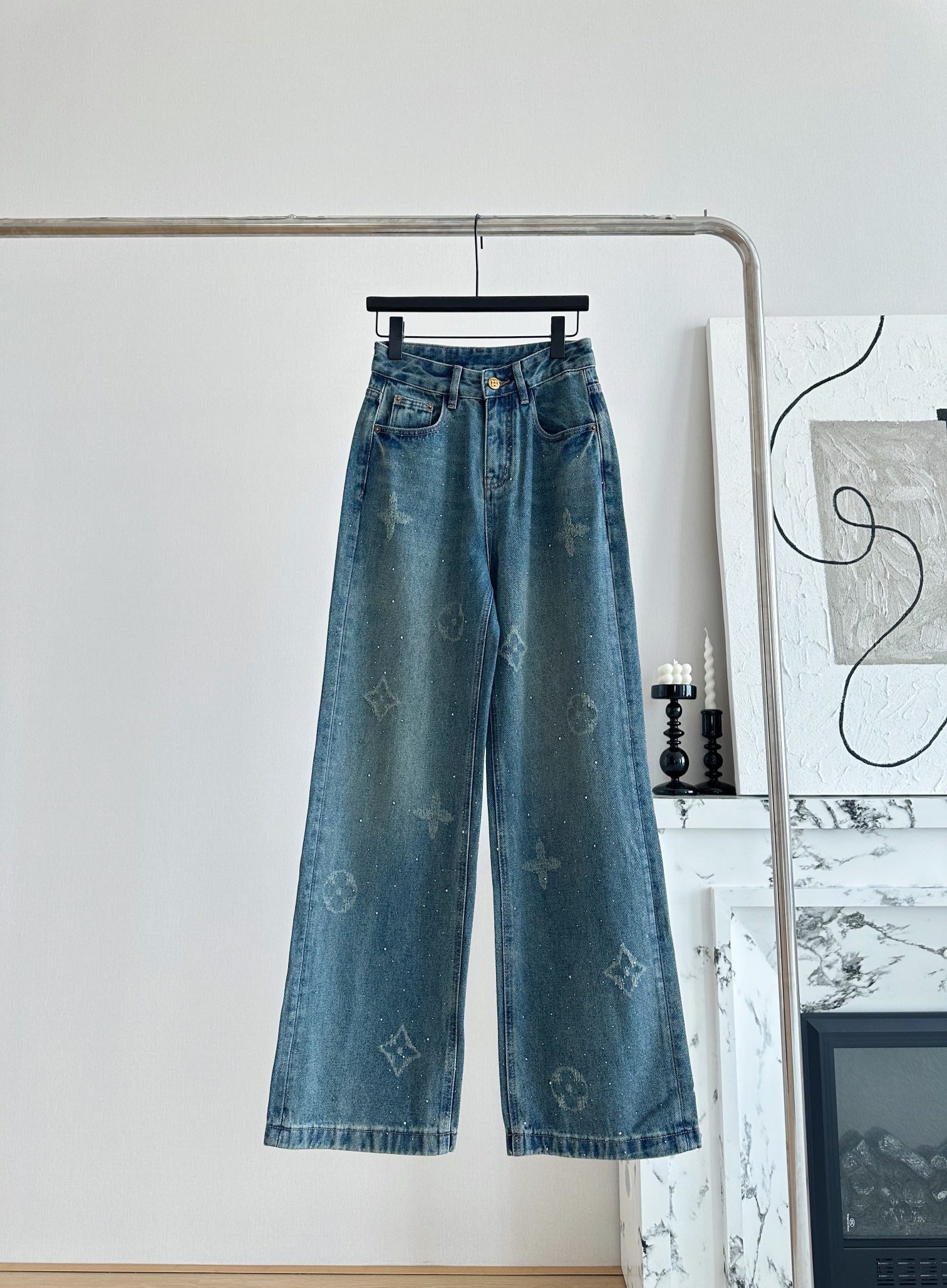 [LOUIS VUITTON-루이비통] 루이비통 로고 오버핏 청바지