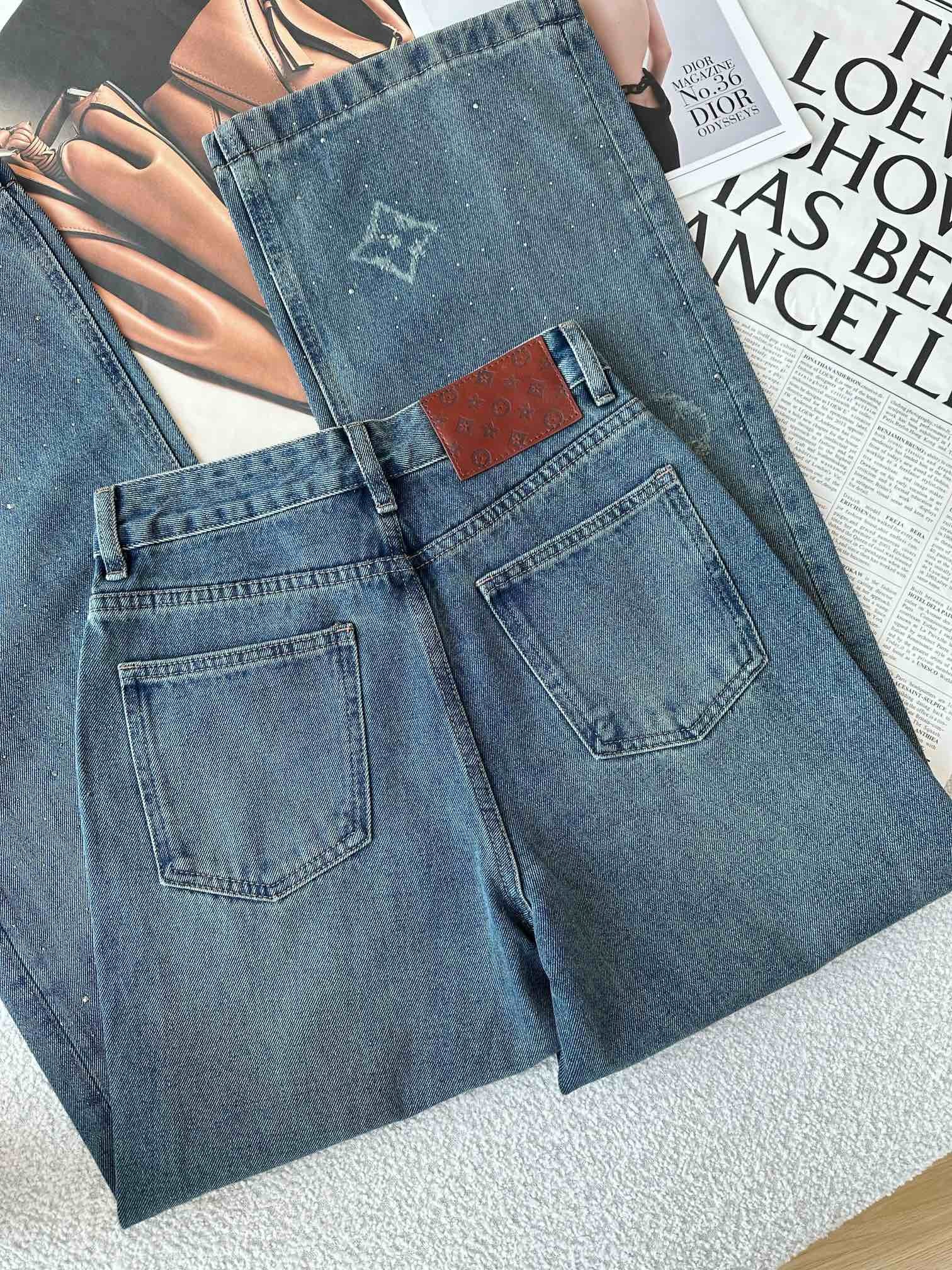 [LOUIS VUITTON-루이비통] 루이비통 로고 오버핏 청바지