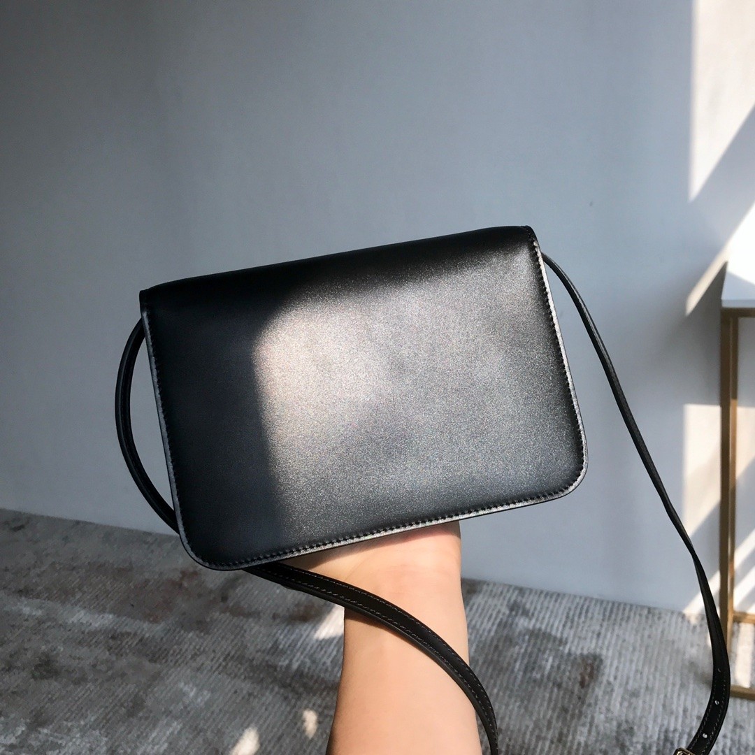 버버리 TB로고 숄더백