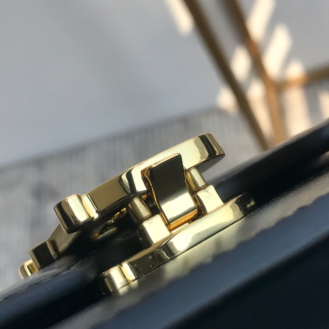 버버리 TB로고 숄더백