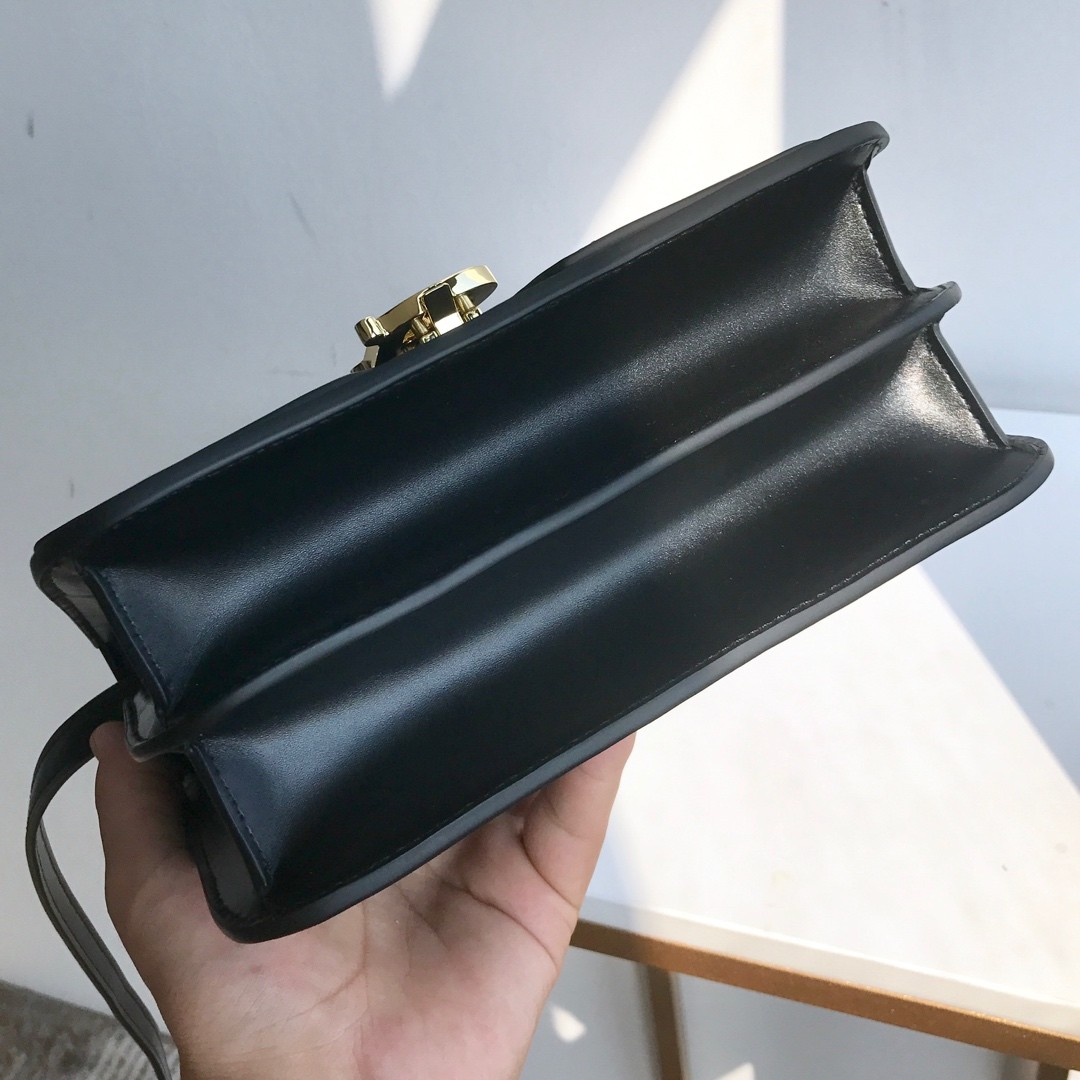 버버리 TB로고 숄더백