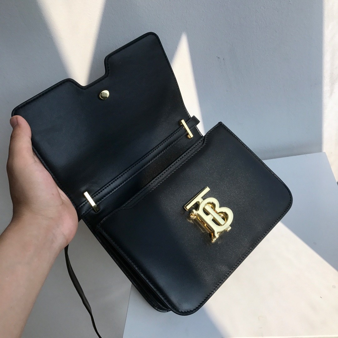 버버리 TB로고 숄더백