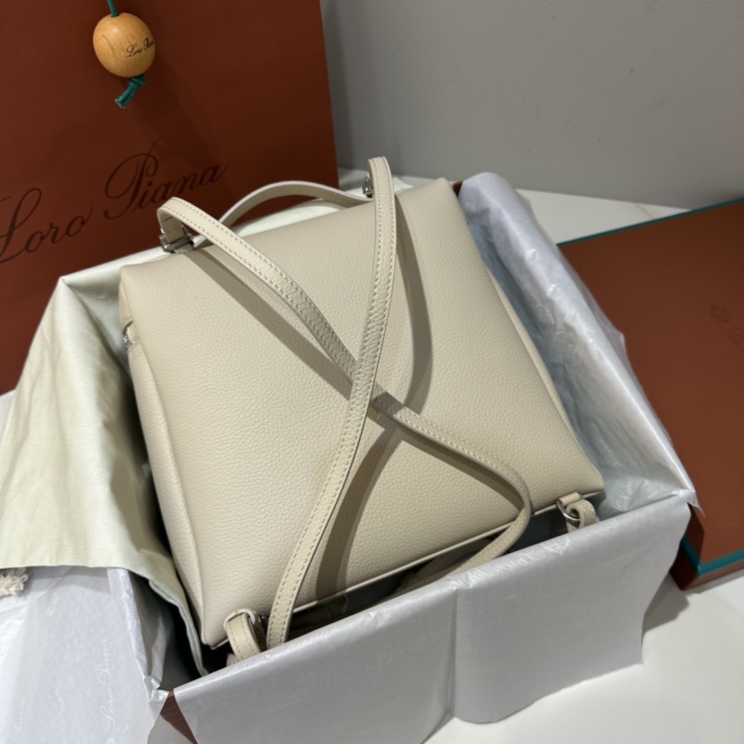 로로피아나 엑스트라 포켓 백팩