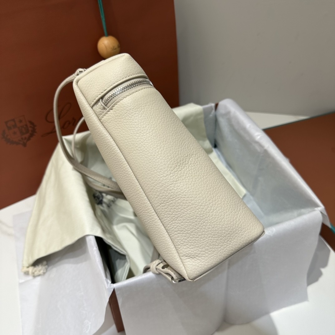 로로피아나 엑스트라 포켓 백팩