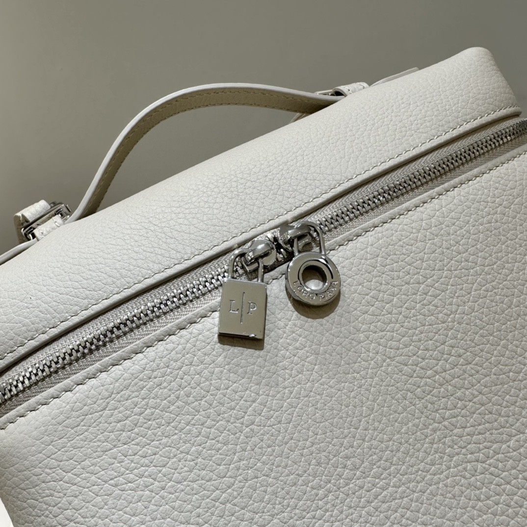 로로피아나 엑스트라 포켓 백팩