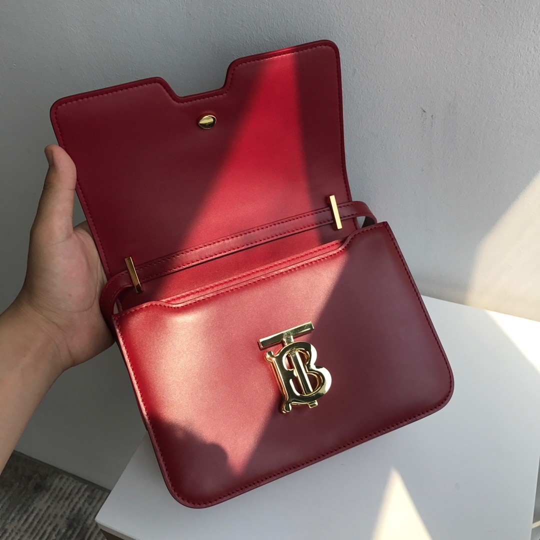 버버리 TB로고 숄더백