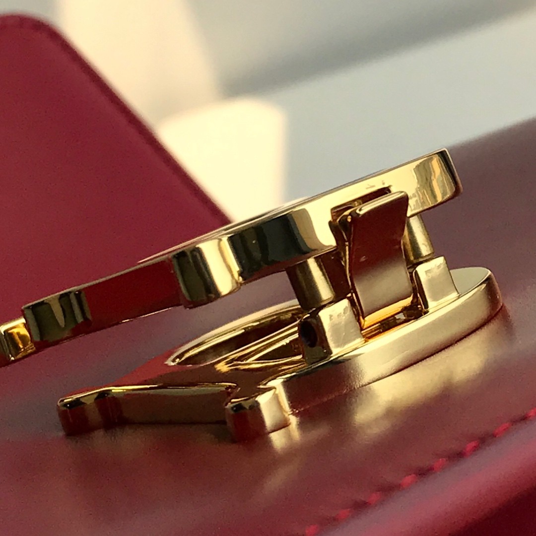 버버리 TB로고 숄더백