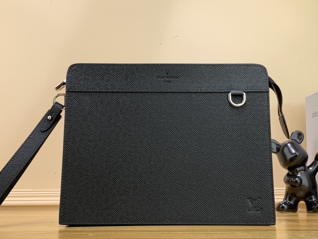 [LOUIS VUITTON-루이비통]  루이비통 스탠딩 파우치 블랙